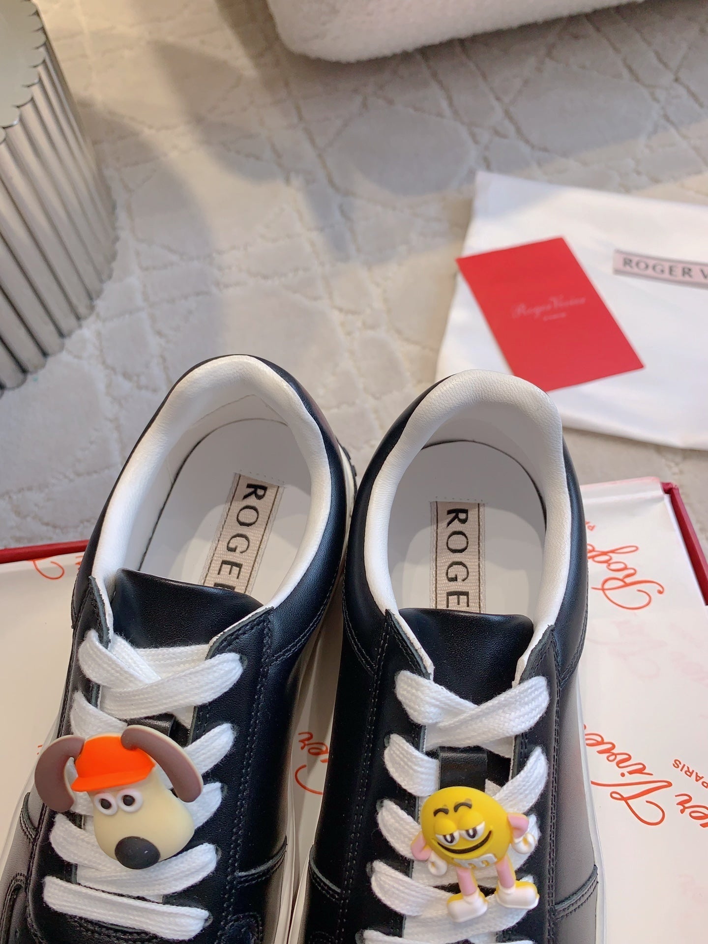 R-Sneakers