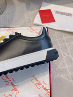 R-Sneakers