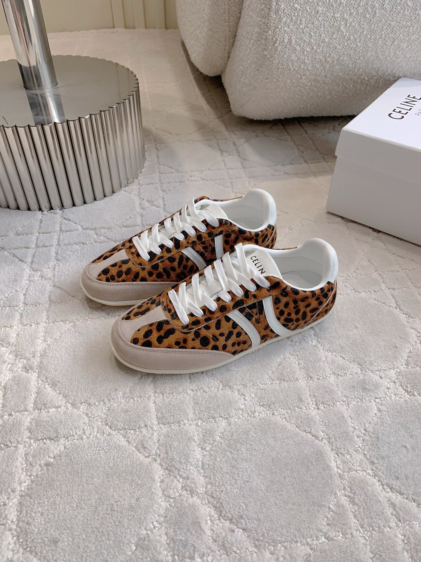 S-Sneakers