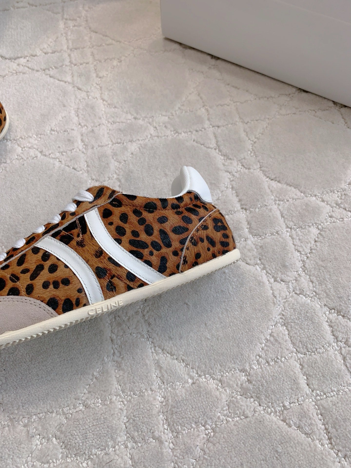 S-Sneakers