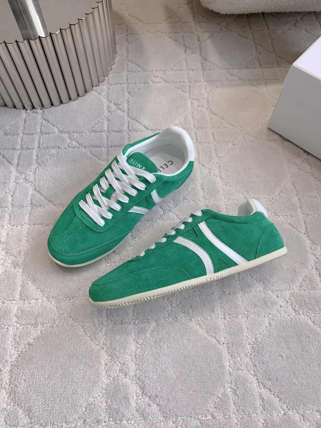 S-Sneakers
