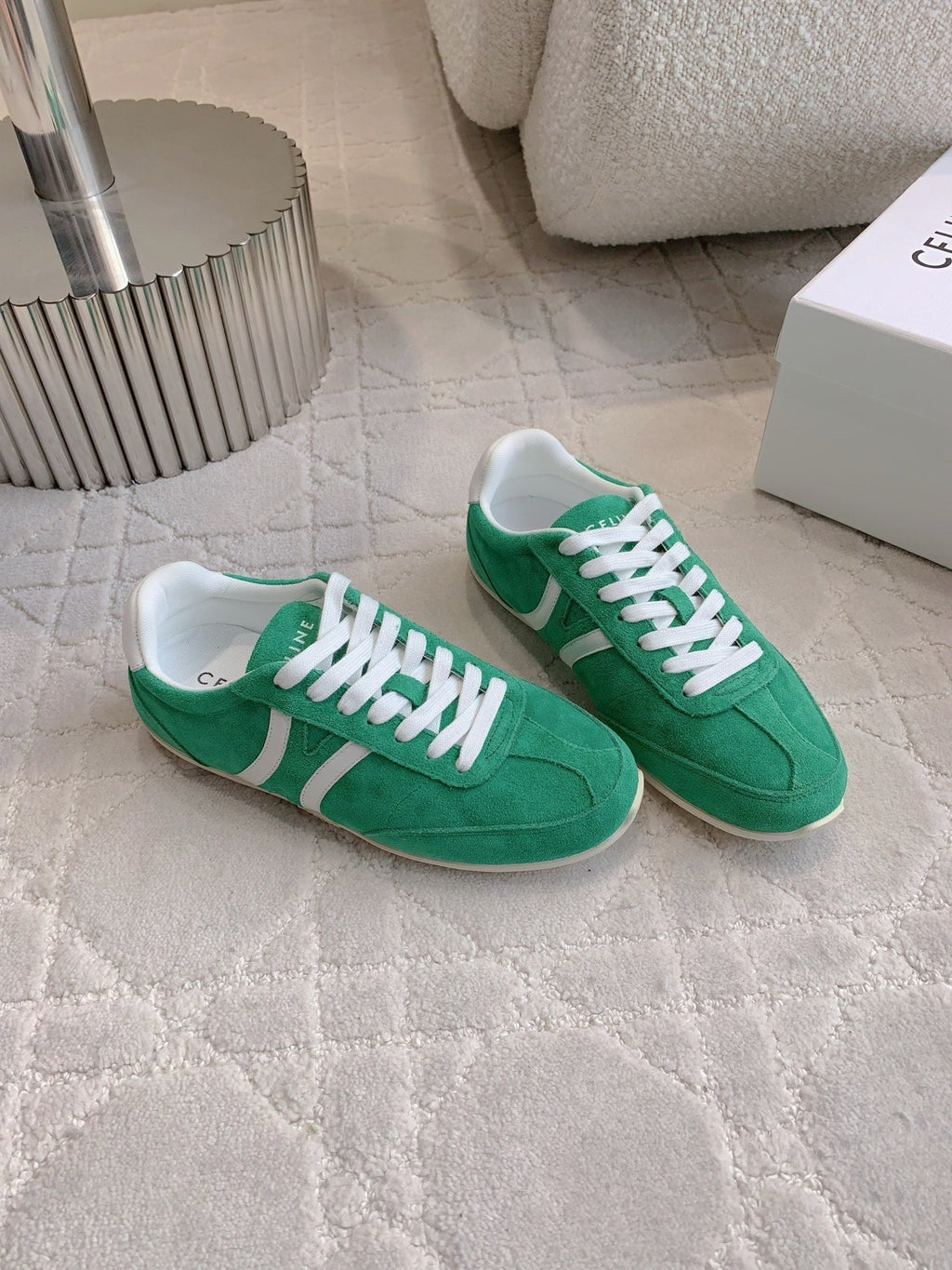 S-Sneakers