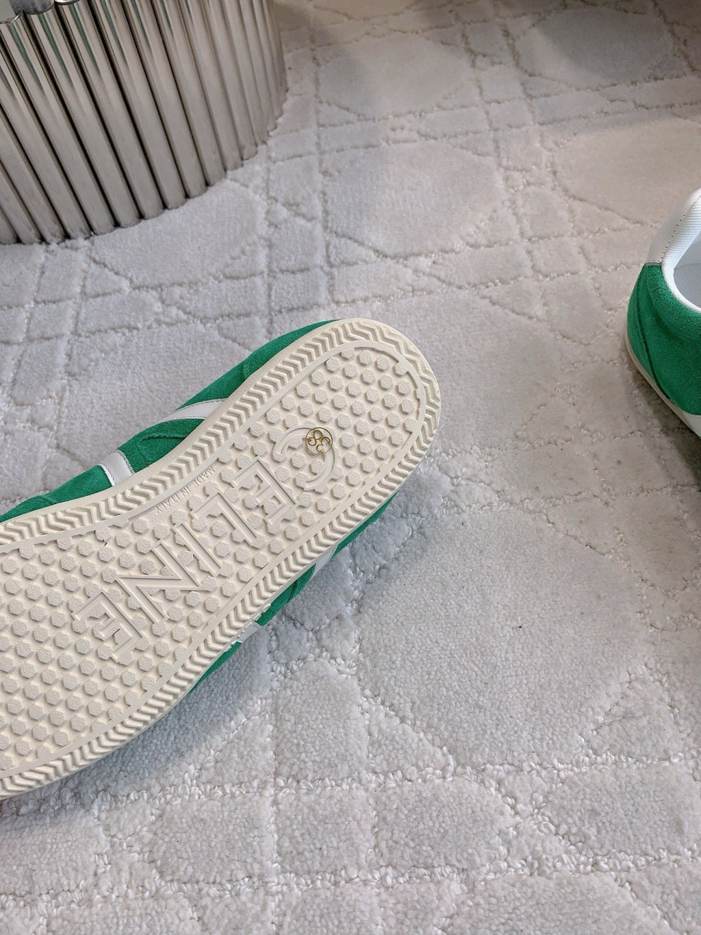 S-Sneakers