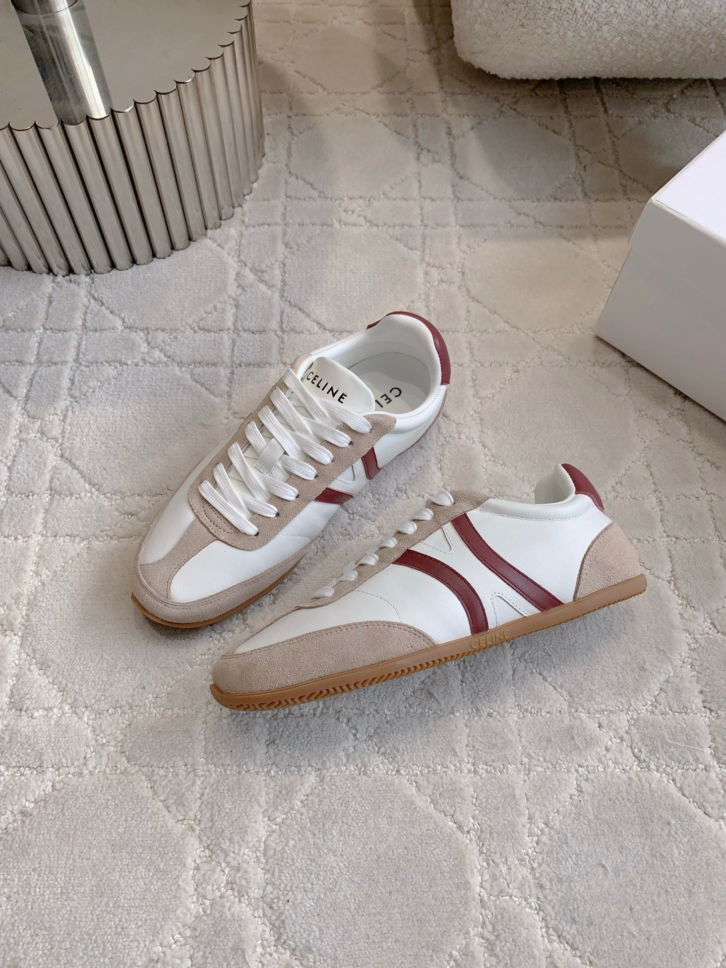 S-Sneakers