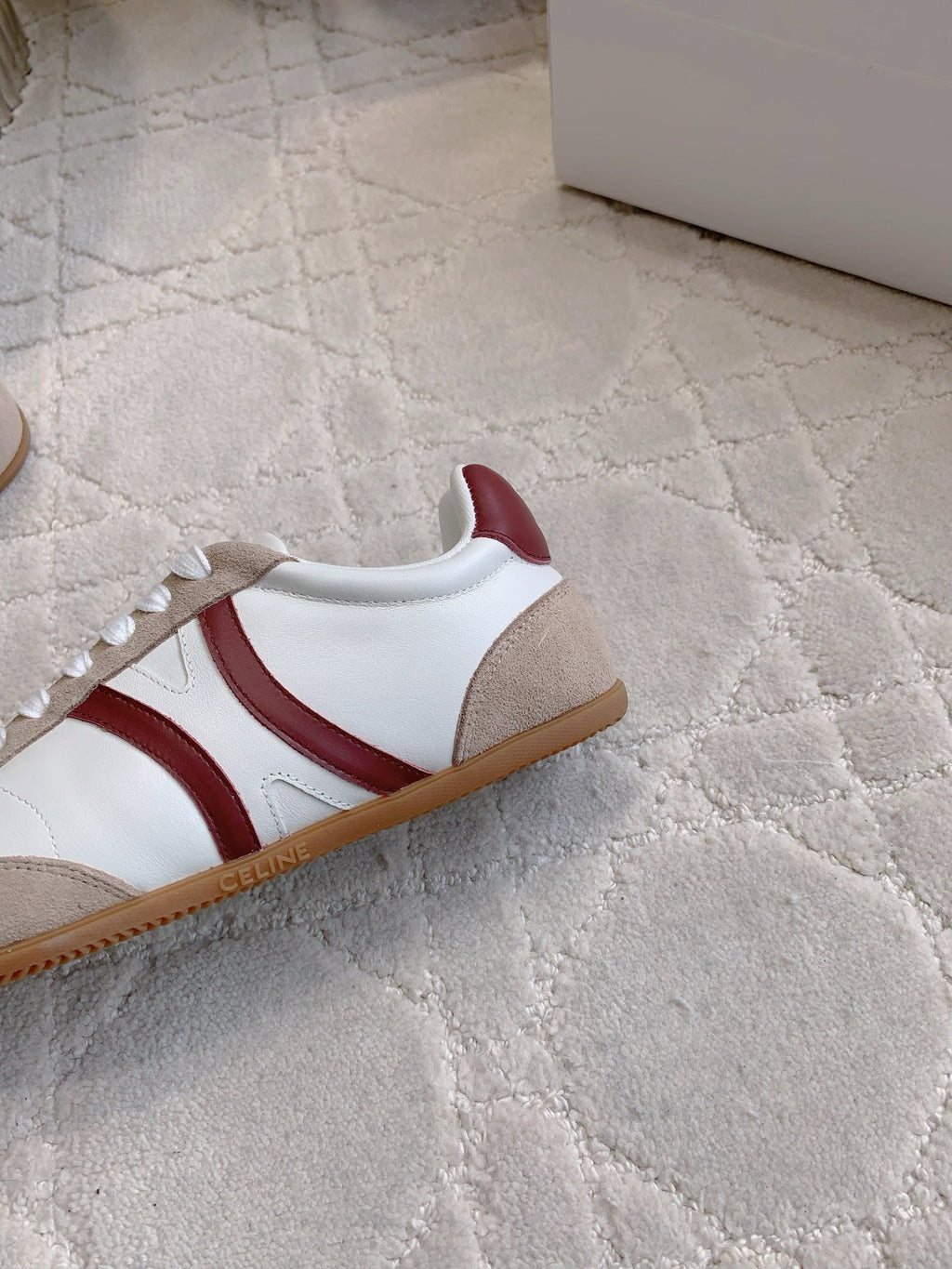 S-Sneakers