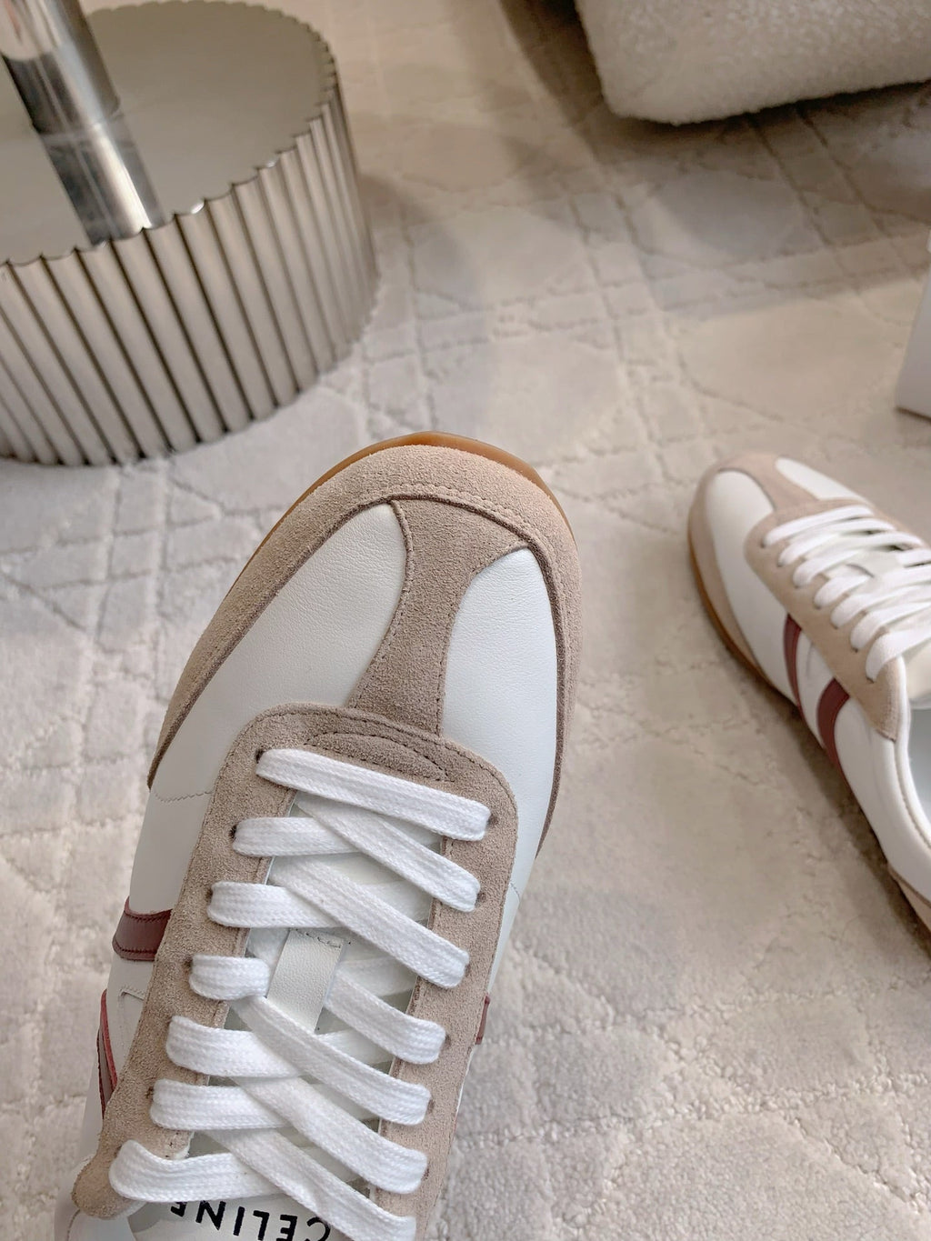 S-Sneakers