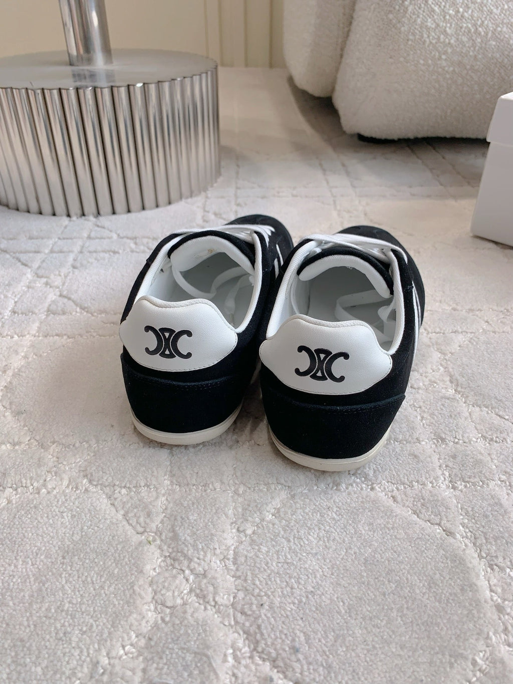 S-Sneakers