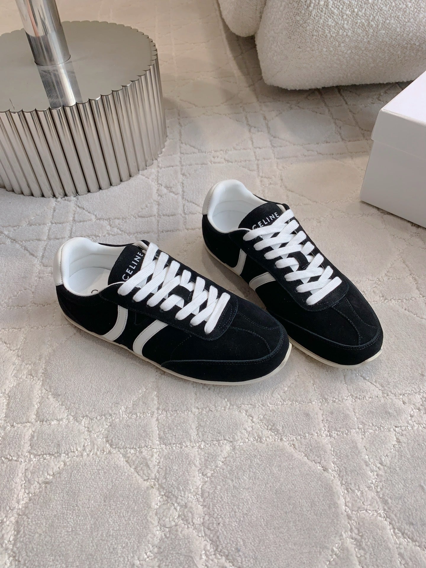 S-Sneakers