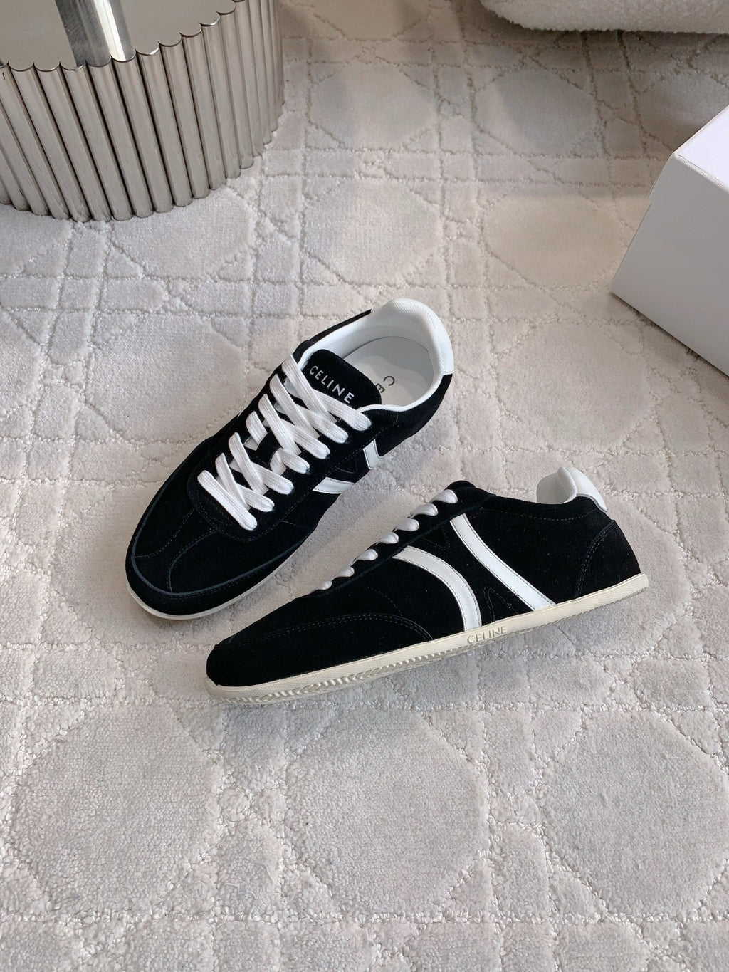 S-Sneakers