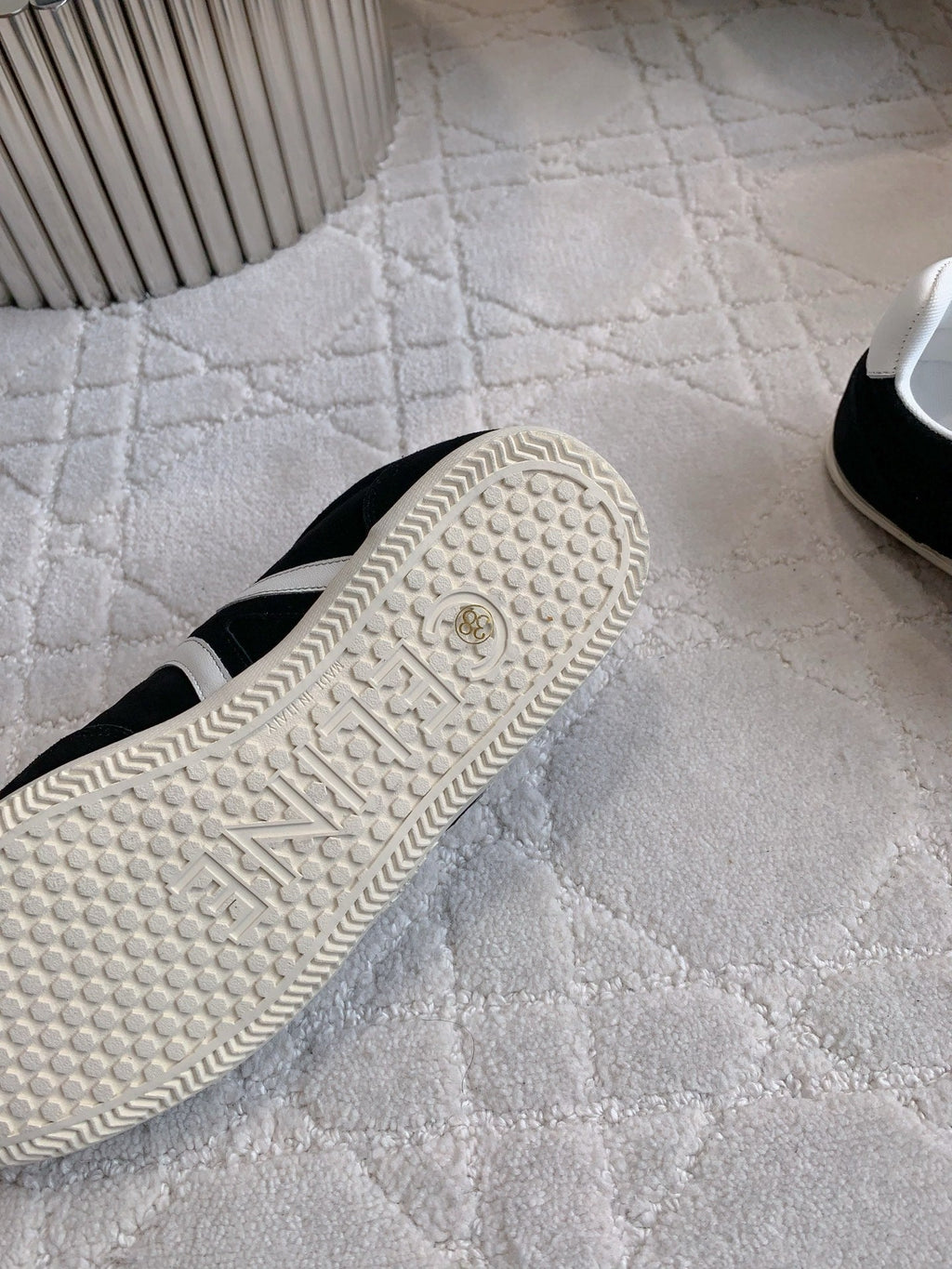 S-Sneakers