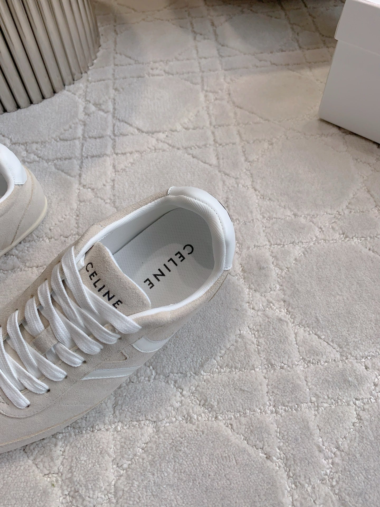 S-Sneakers