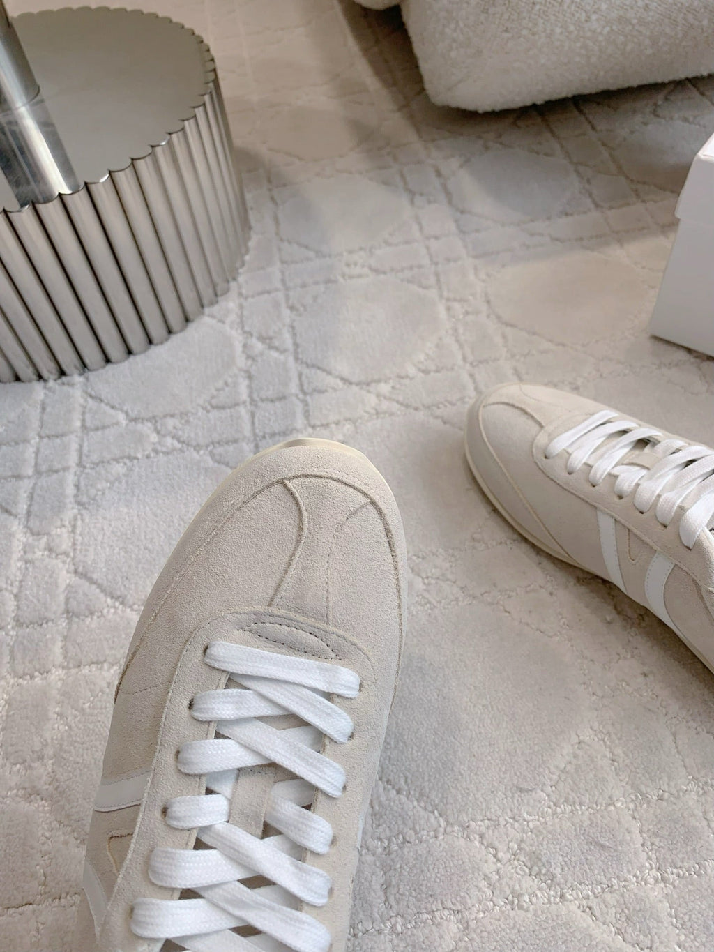 S-Sneakers