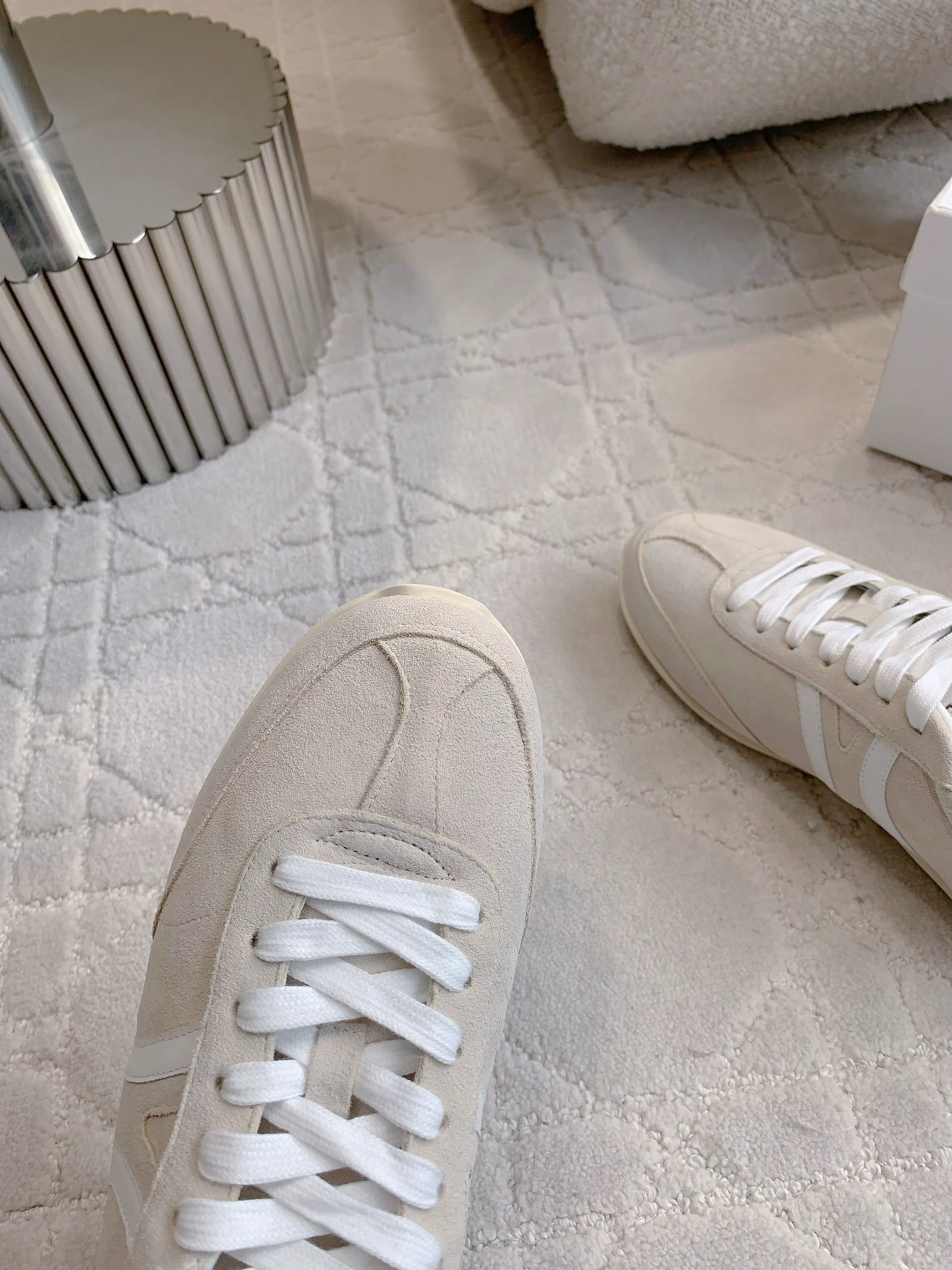 S-Sneakers