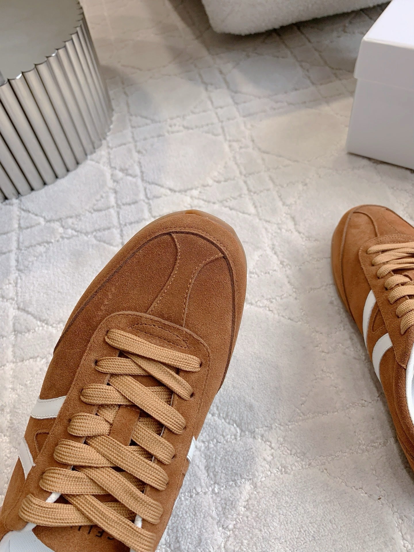 S-Sneakers