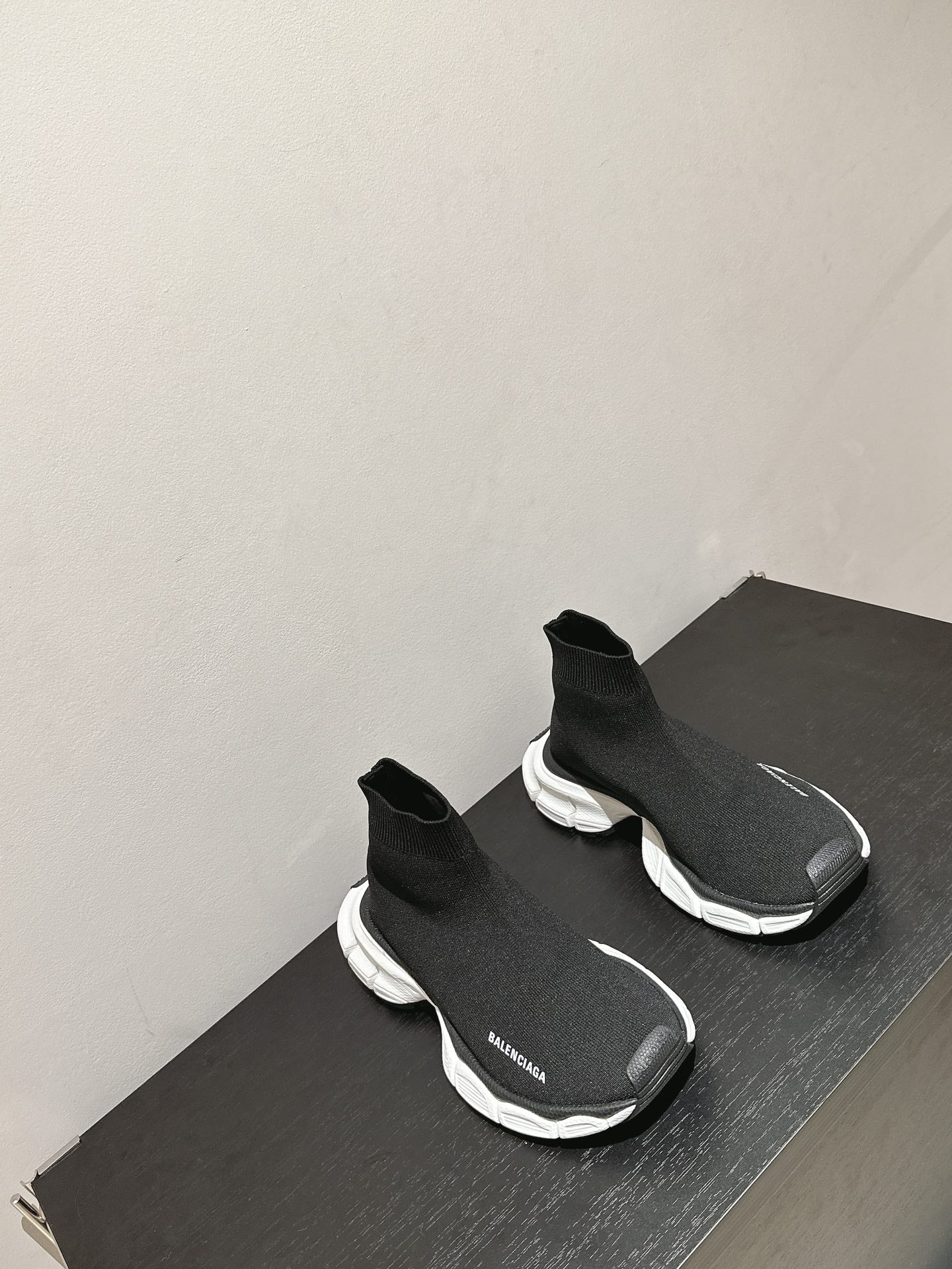 B-Sneakers