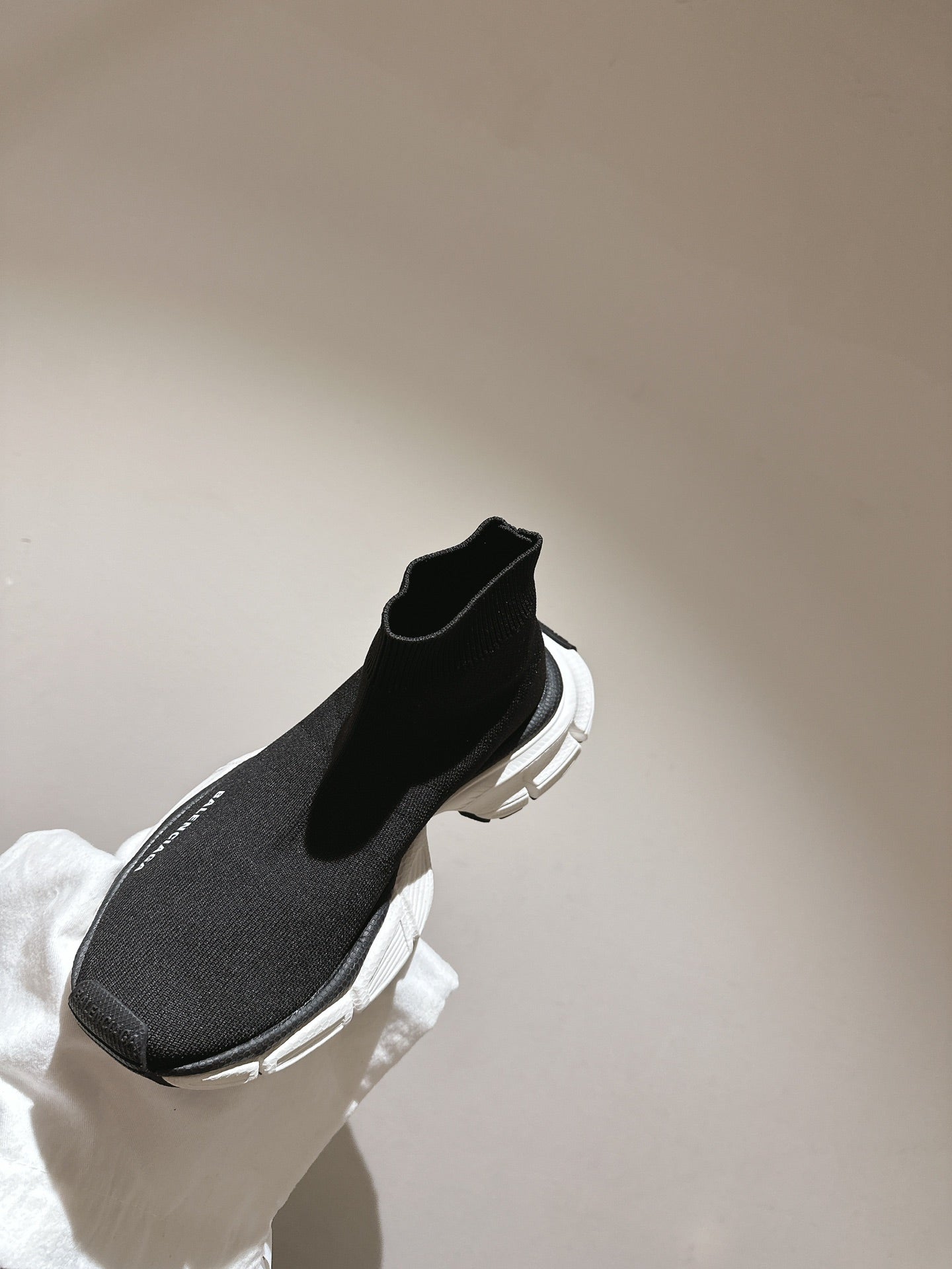 B-Sneakers