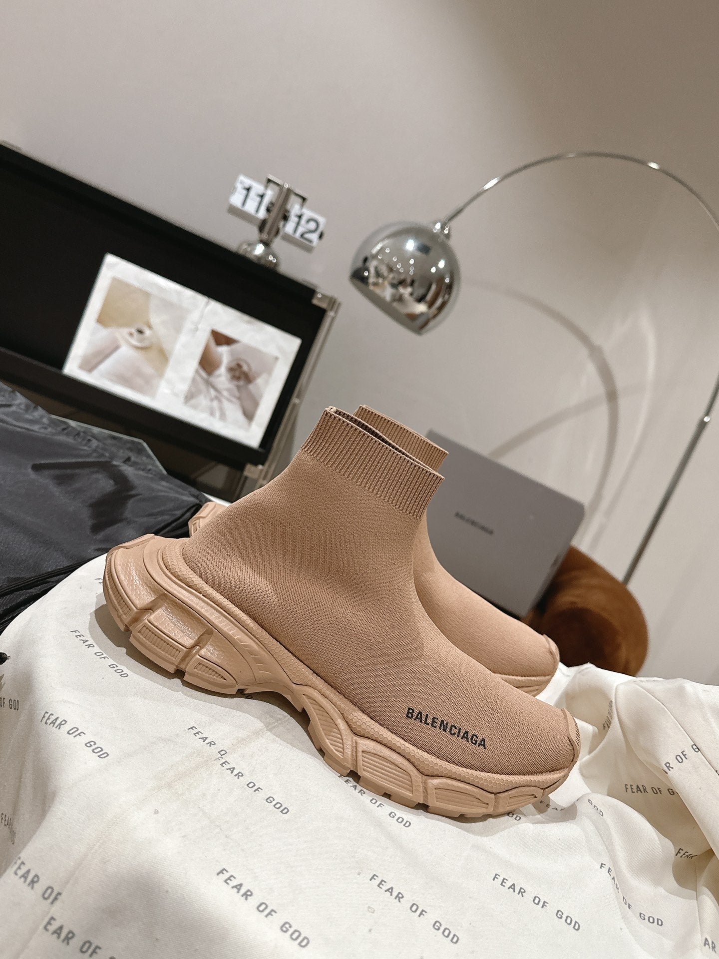 B-Sneakers