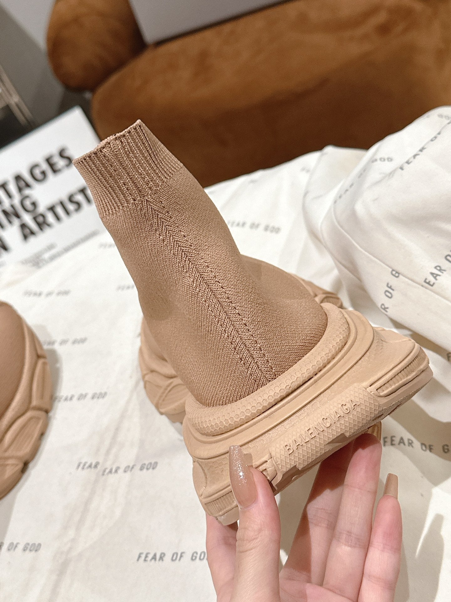 B-Sneakers