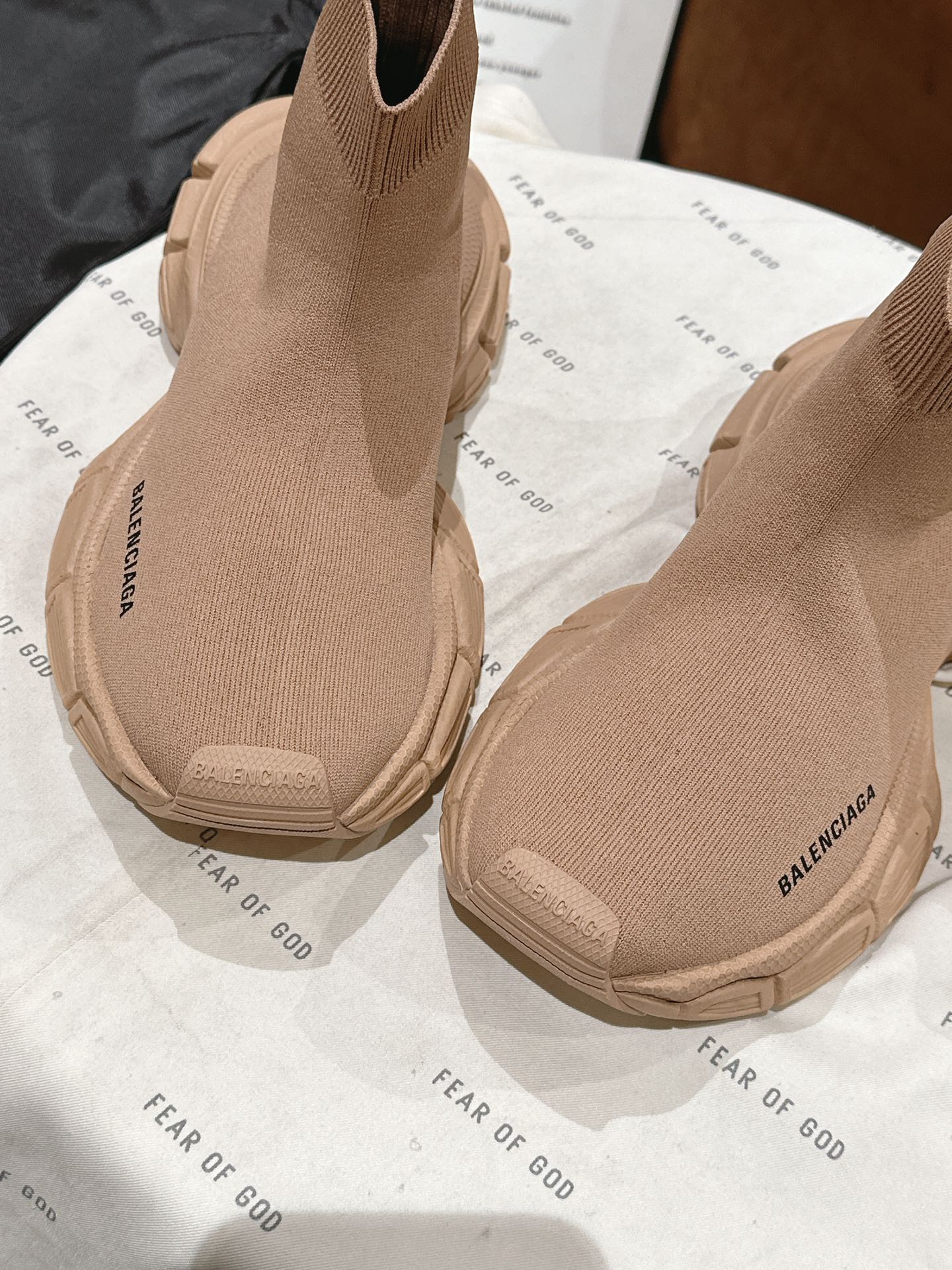 B-Sneakers