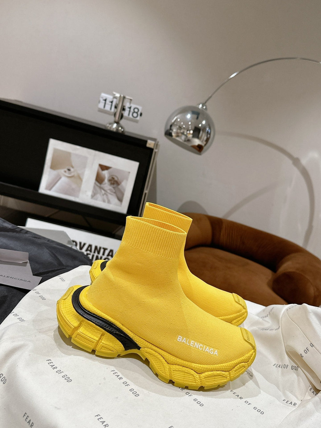 B-Sneakers