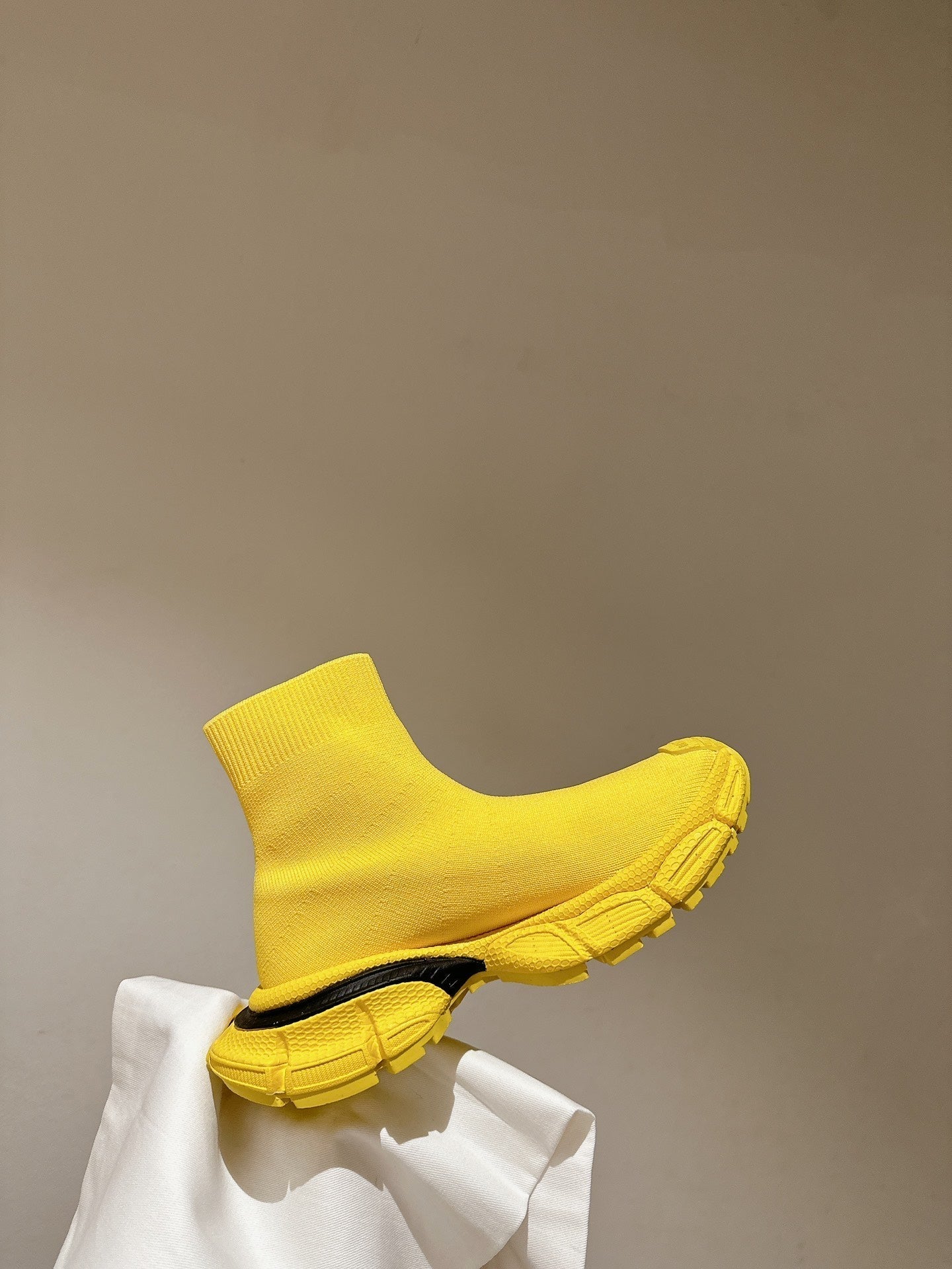 B-Sneakers
