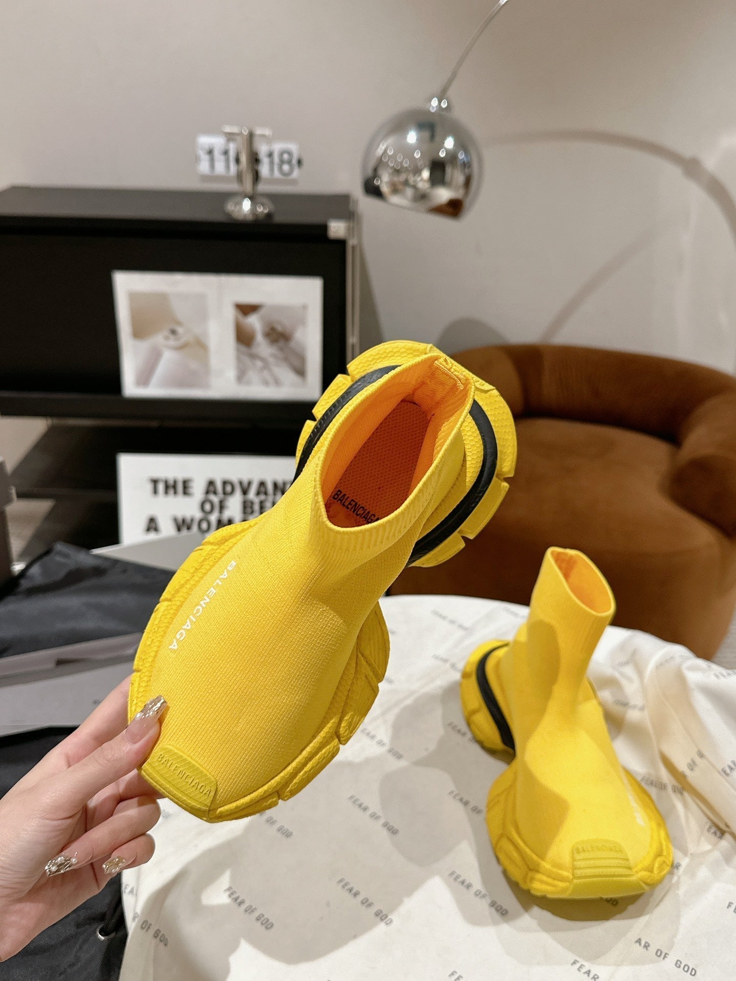 B-Sneakers
