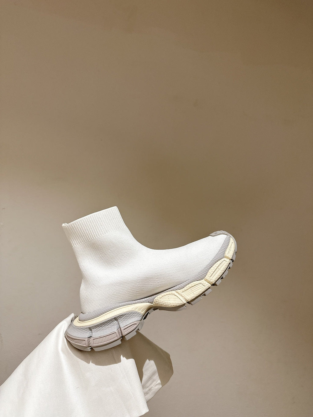 B-Sneakers
