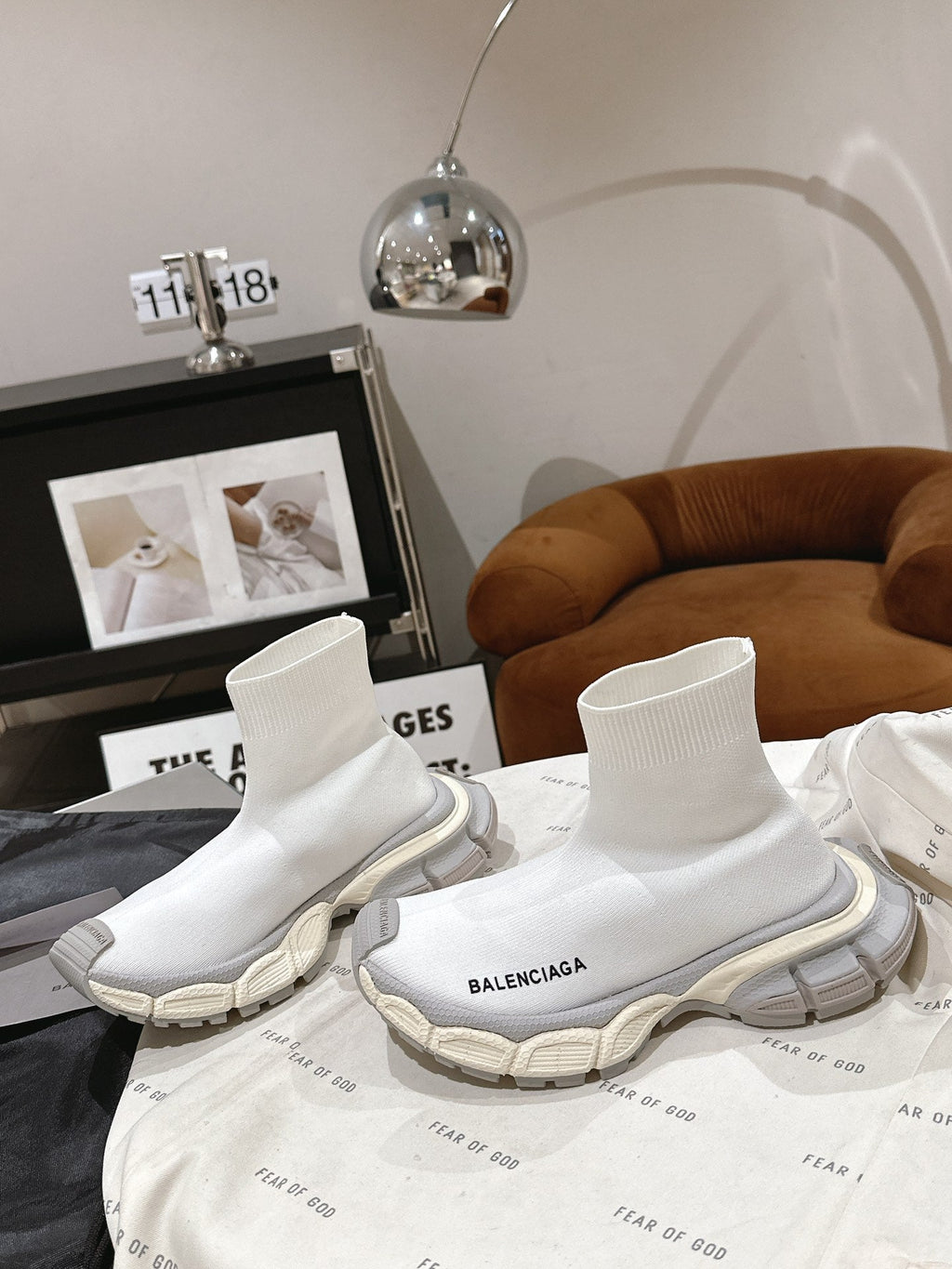 B-Sneakers