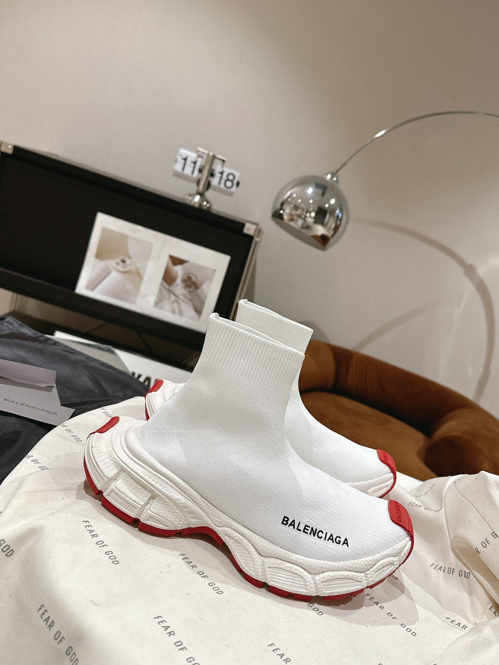 B-Sneakers