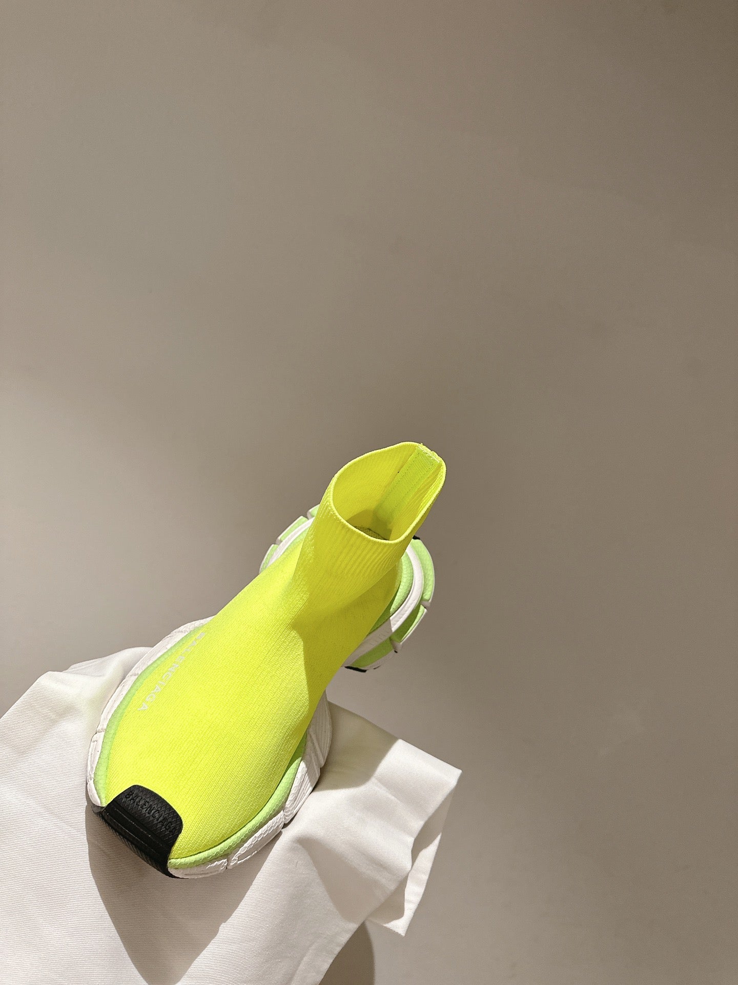 B-Sneakers