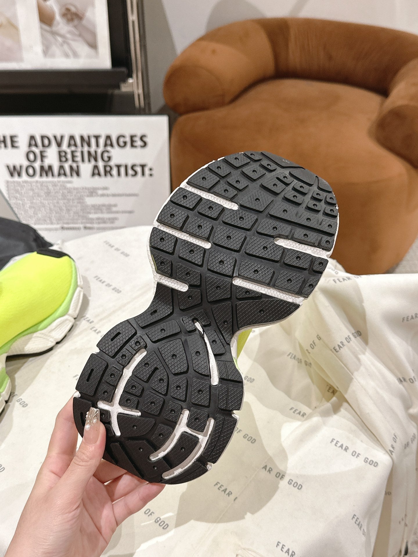 B-Sneakers