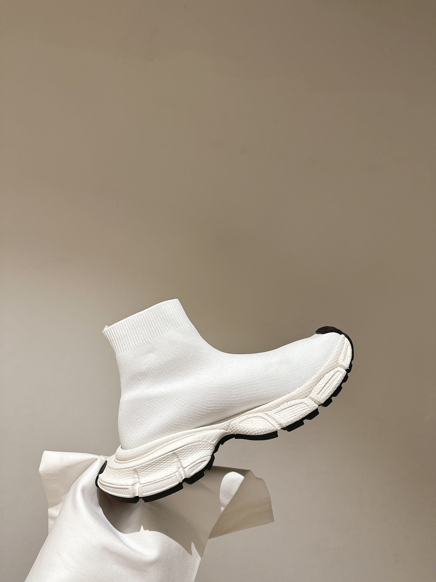 B-Sneakers