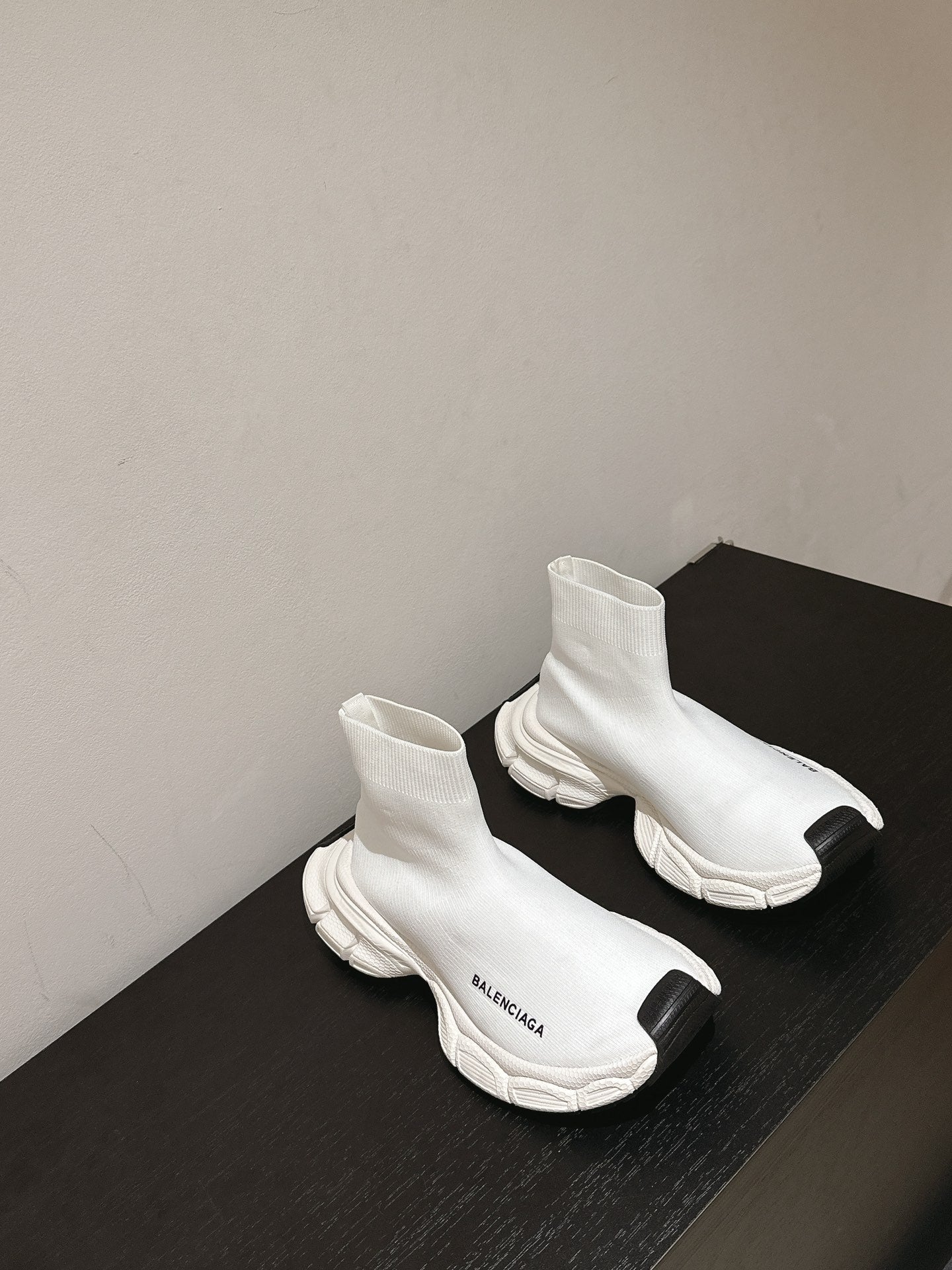B-Sneakers