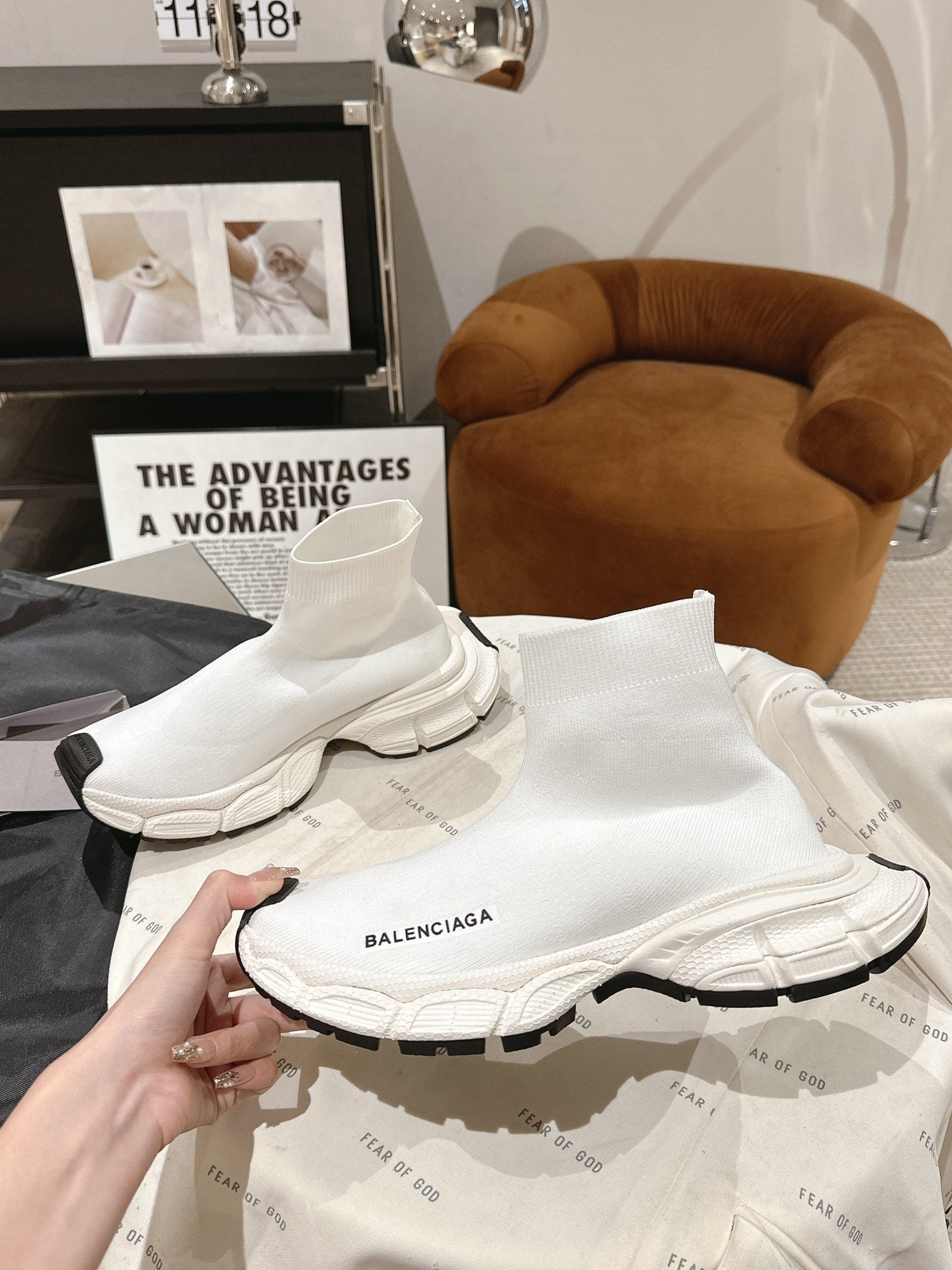 B-Sneakers