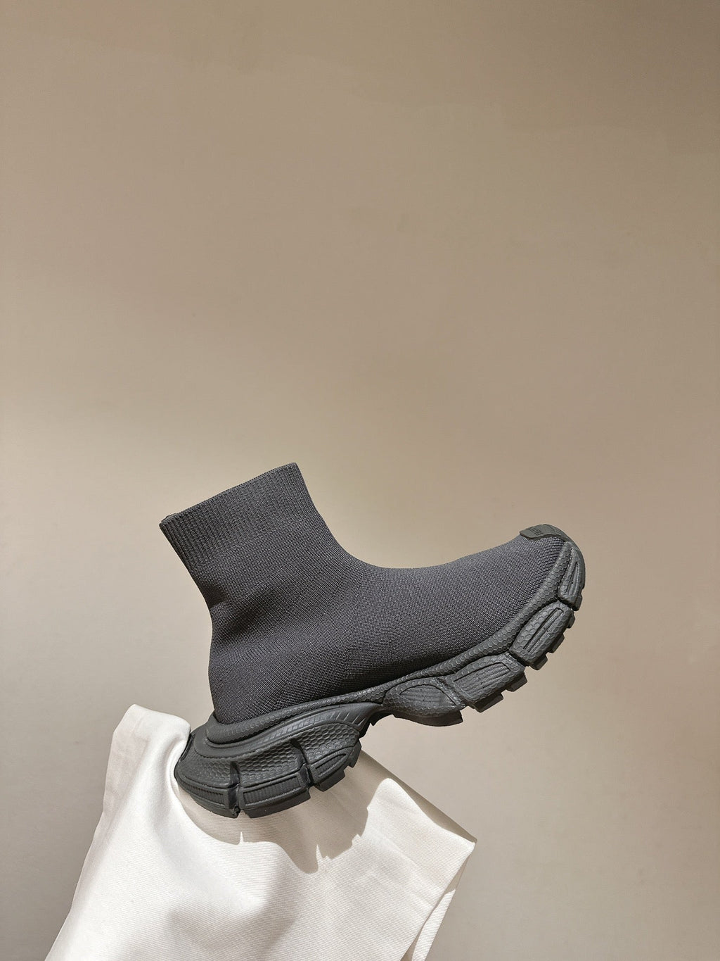 B-Sneakers
