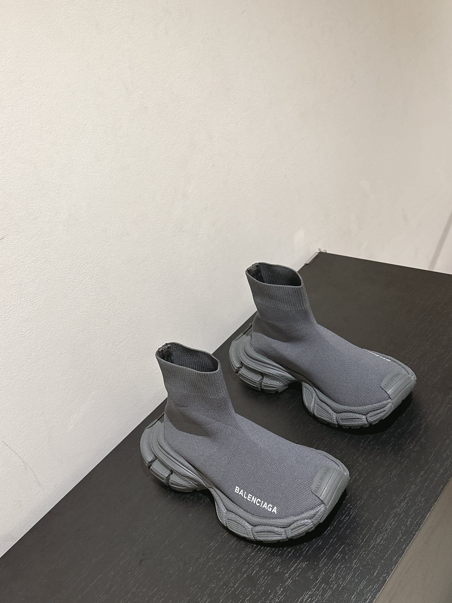 B-Sneakers
