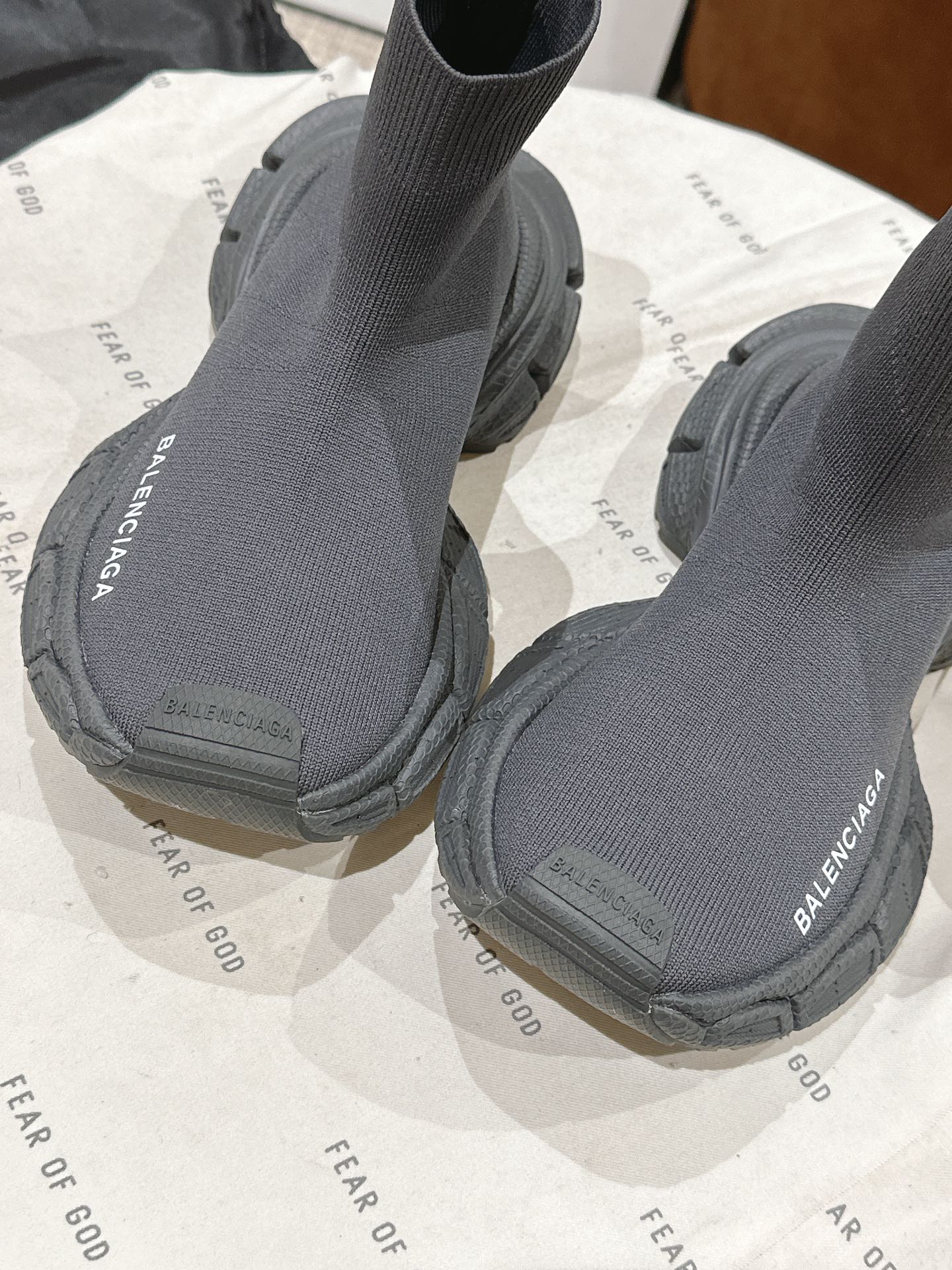 B-Sneakers