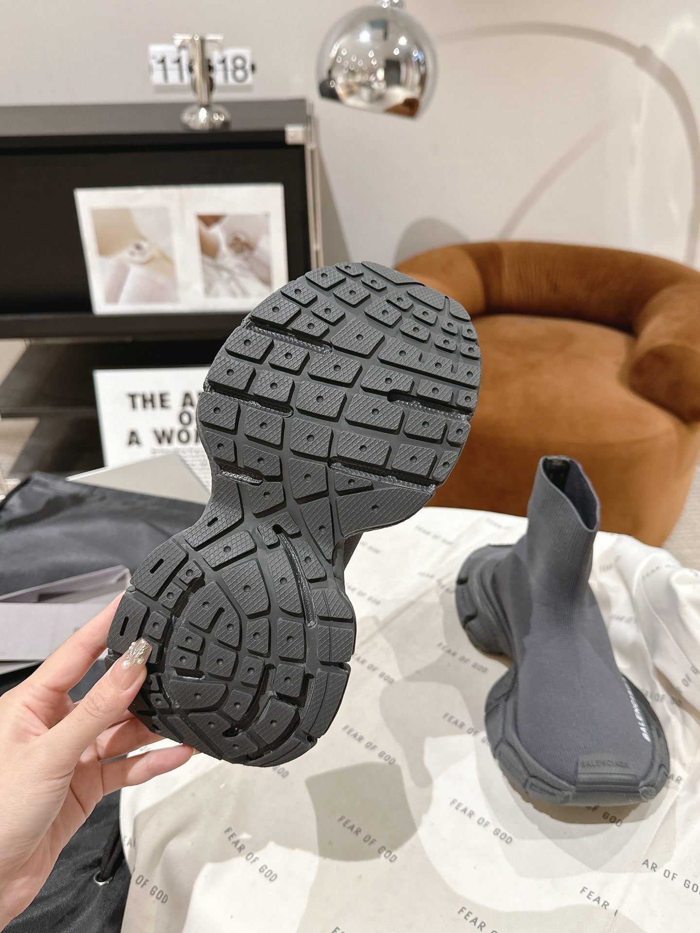 B-Sneakers