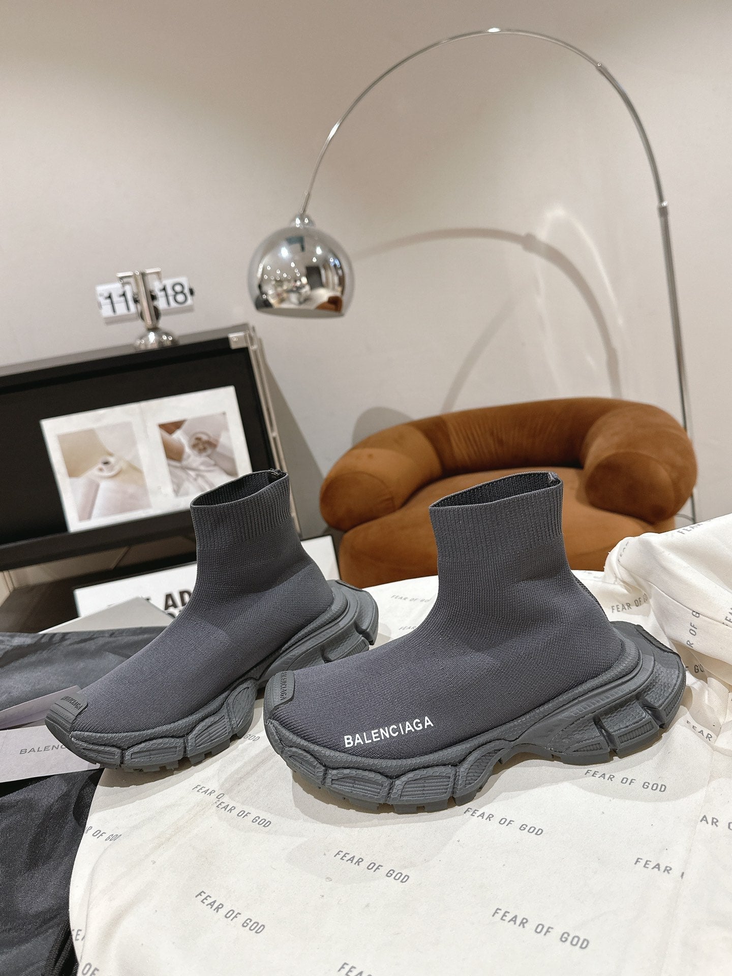 B-Sneakers