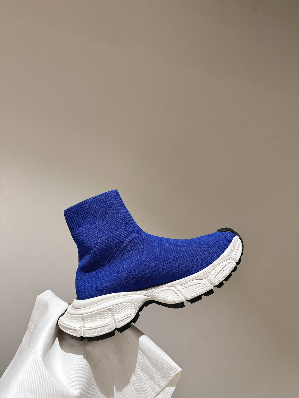 B-Sneakers