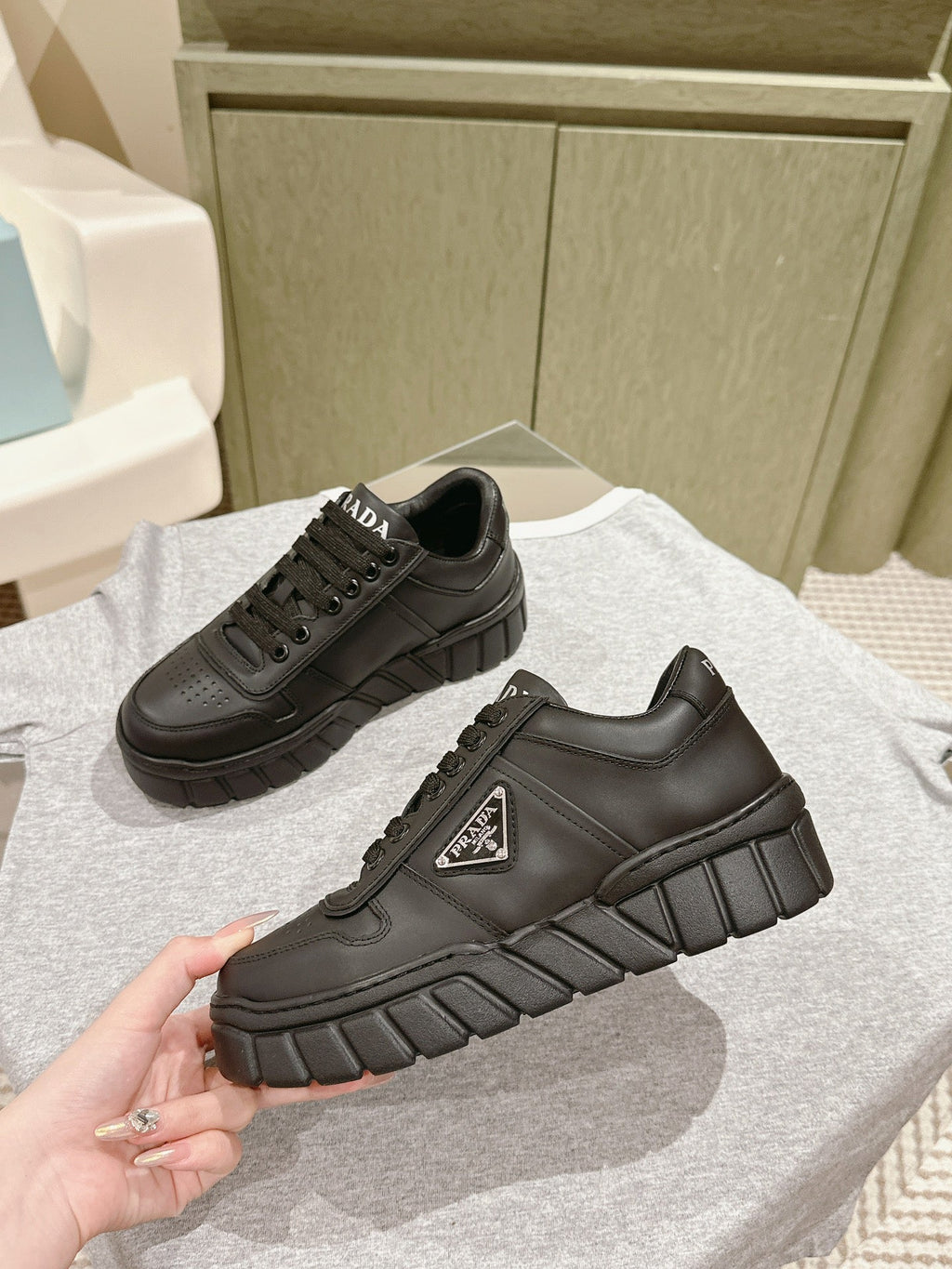 P-Sneakers