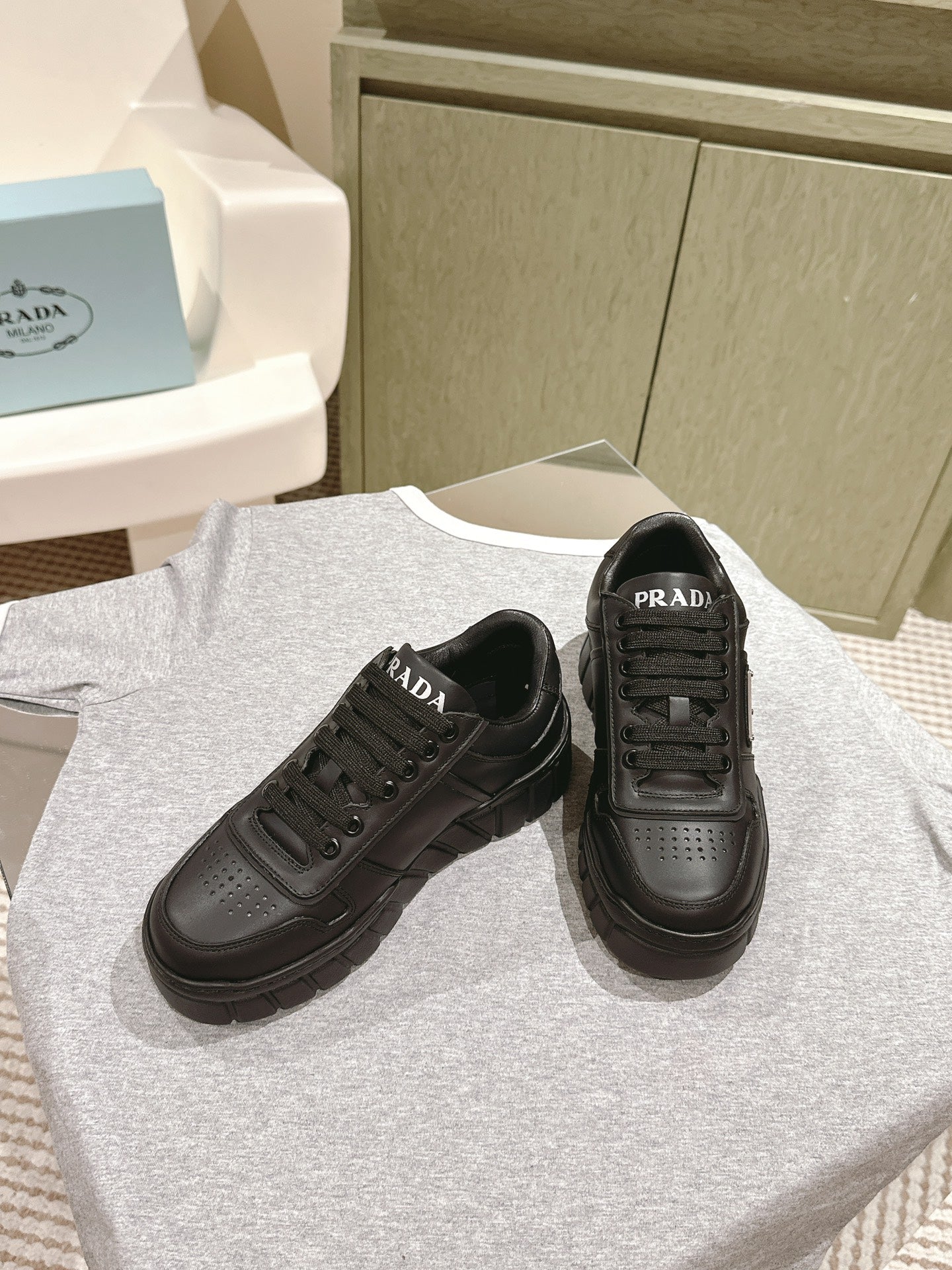 P-Sneakers