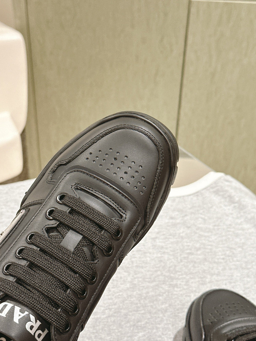 P-Sneakers