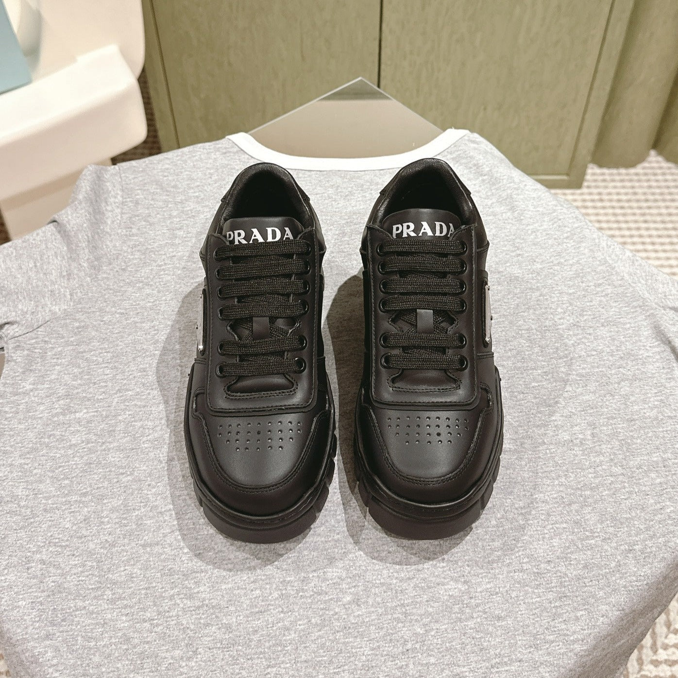 P-Sneakers