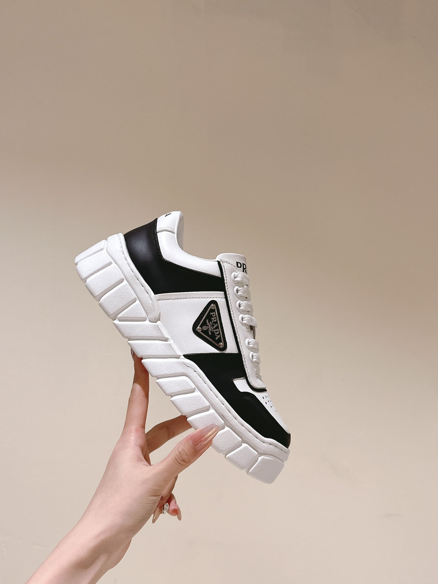 P-Sneakers