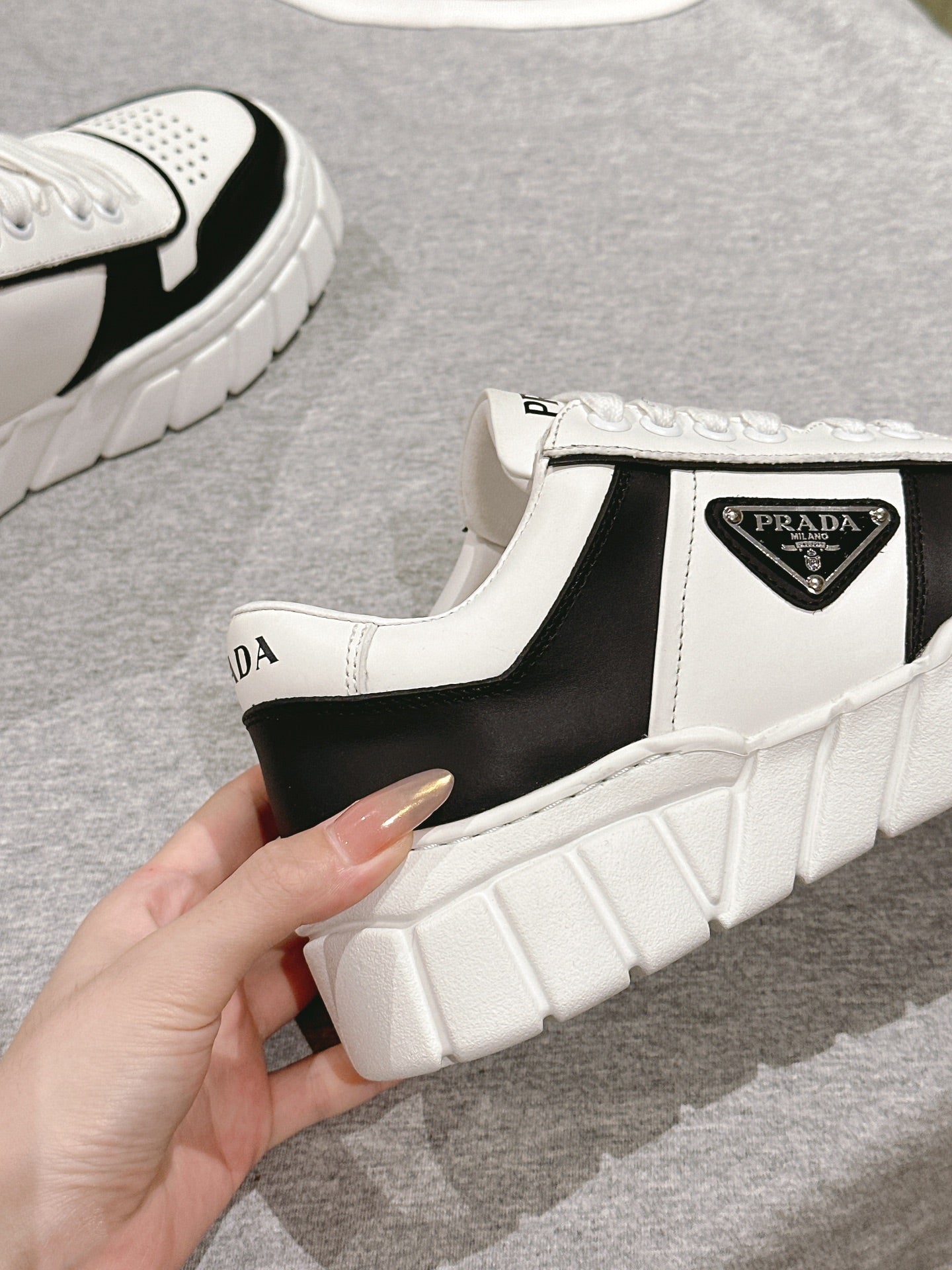 P-Sneakers