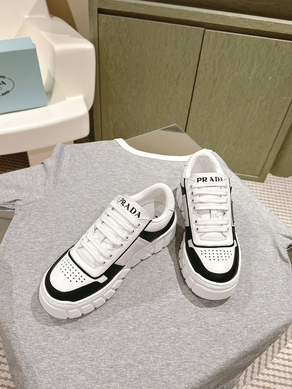 P-Sneakers