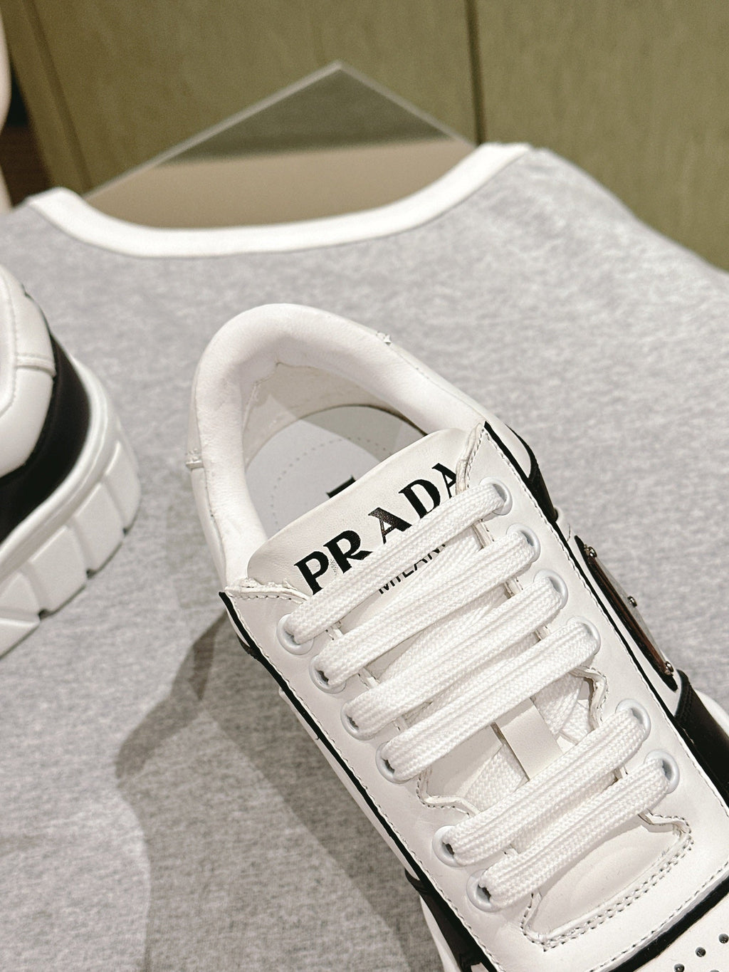 P-Sneakers