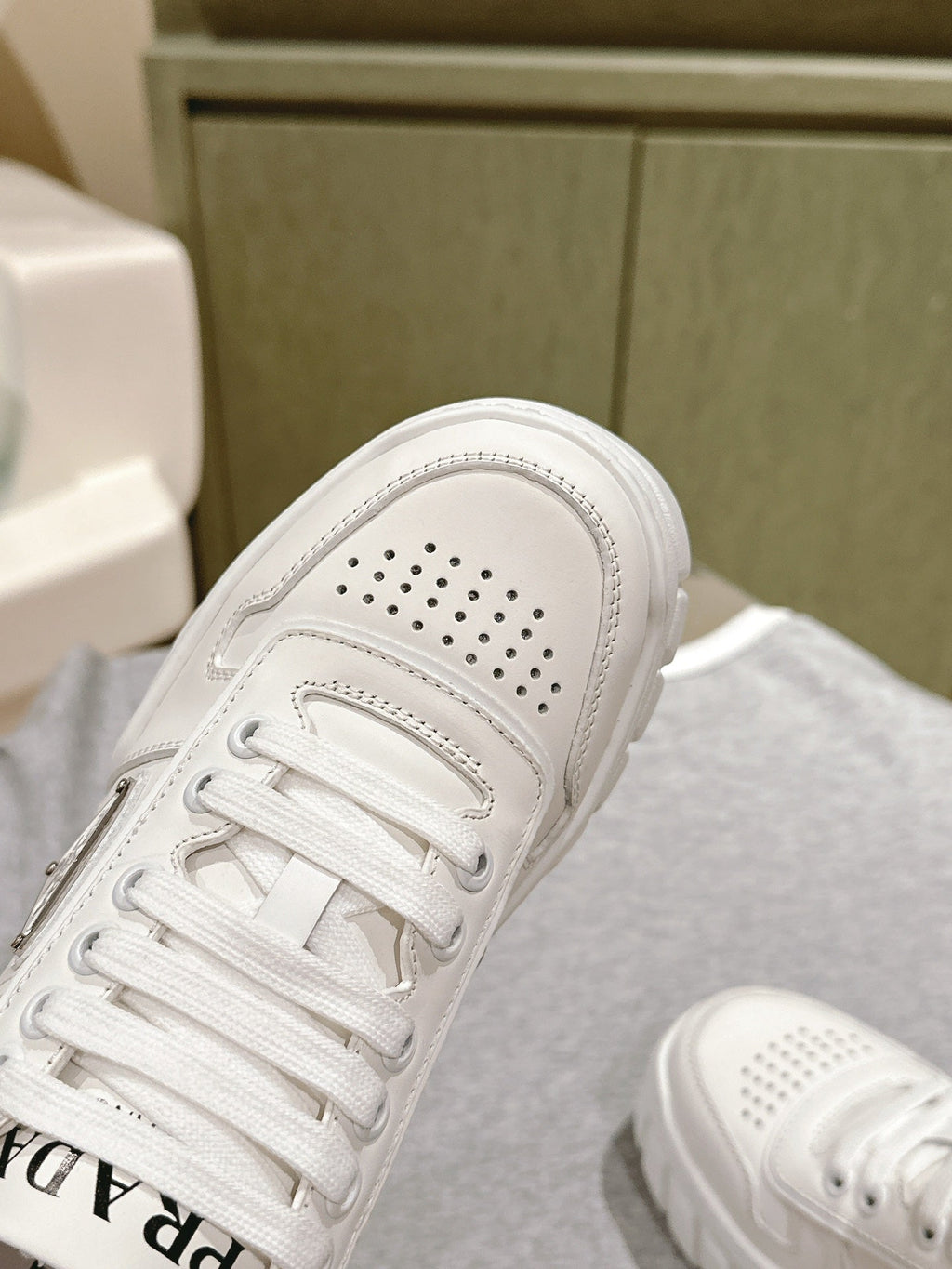 P-Sneakers