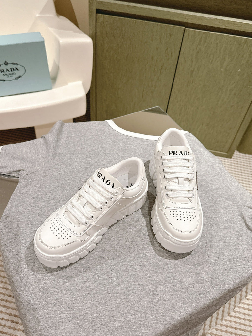 P-Sneakers